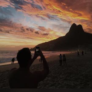 色情巜寡妇的肉体)
